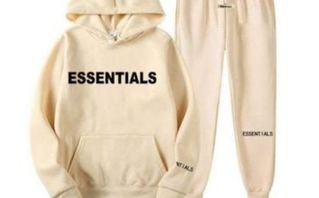 Essentials tracksuit: The Must-Have Fit for Every Wardrobe